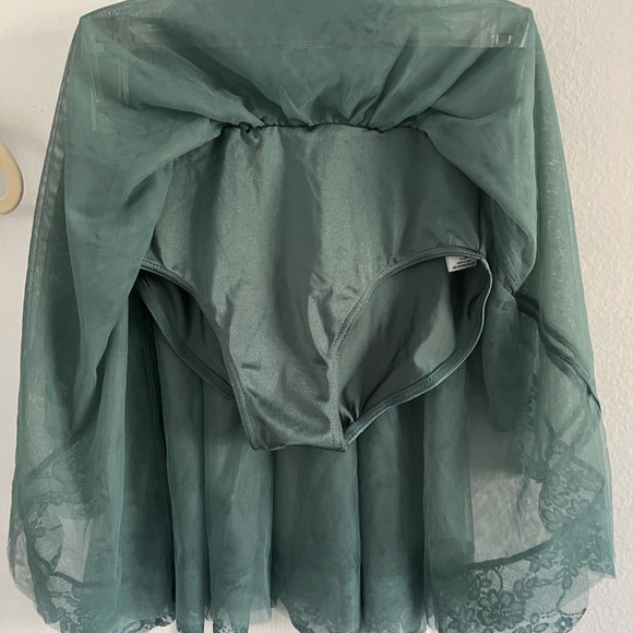 Weissman Two Piece Lace and Embroidered Dance Costume Size MC - Picture 12 of 16